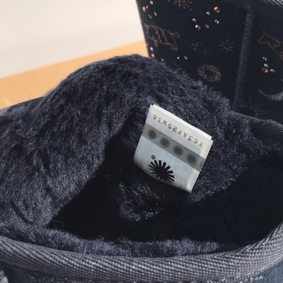 UGG Stary Night Classic Zodiac Short PRICE FIRM - Picture 8 of 8